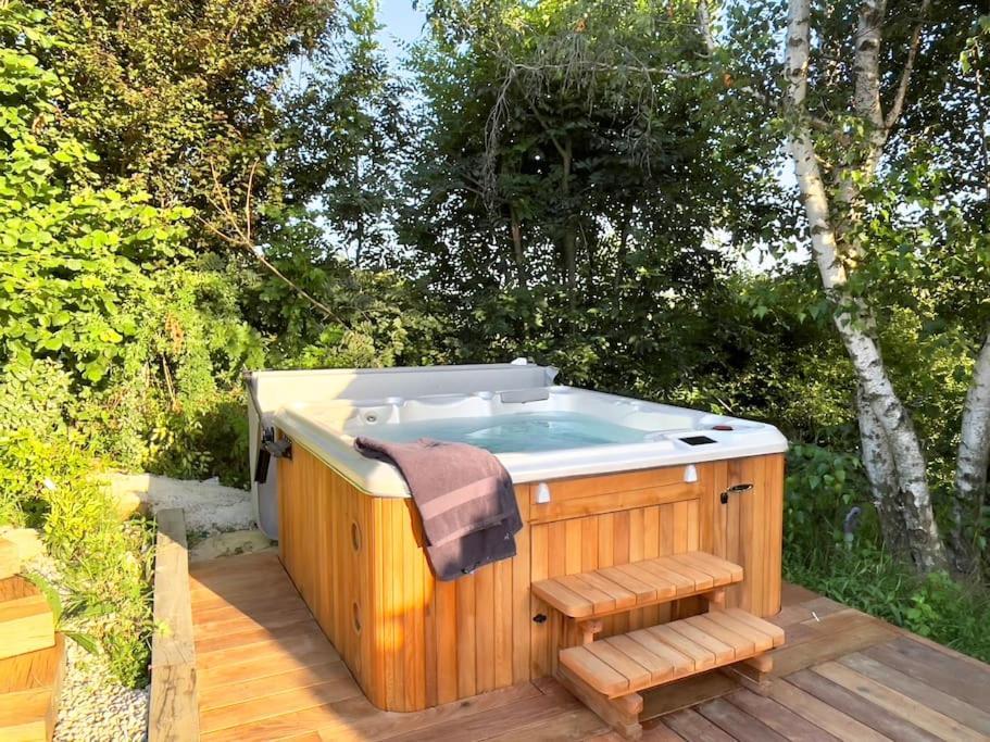 Gite De Charme 5 Etoiles Pour Couple Avec Sauna Et Jacuzzi Exterieurs Privatifs Peaugres Exterior photo