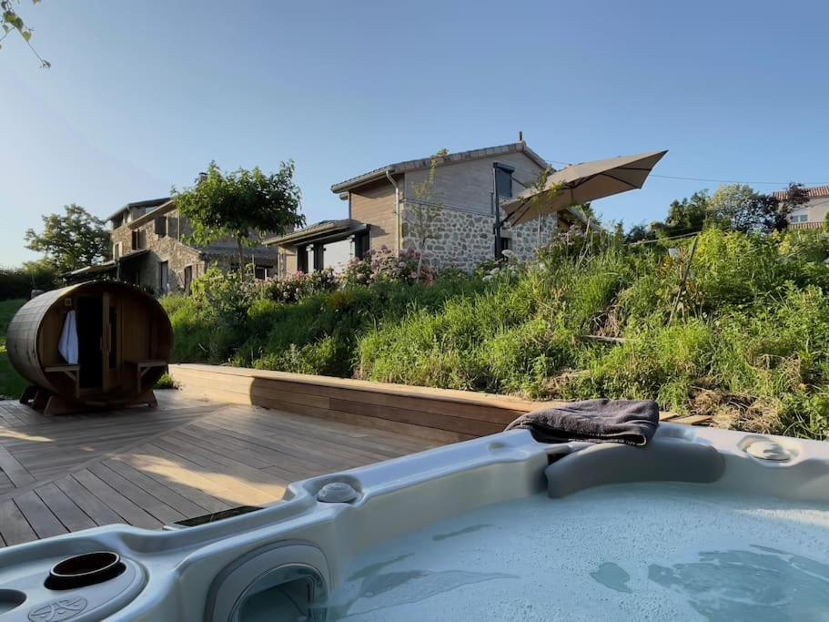 Gite De Charme 5 Etoiles Pour Couple Avec Sauna Et Jacuzzi Exterieurs Privatifs Peaugres Exterior photo