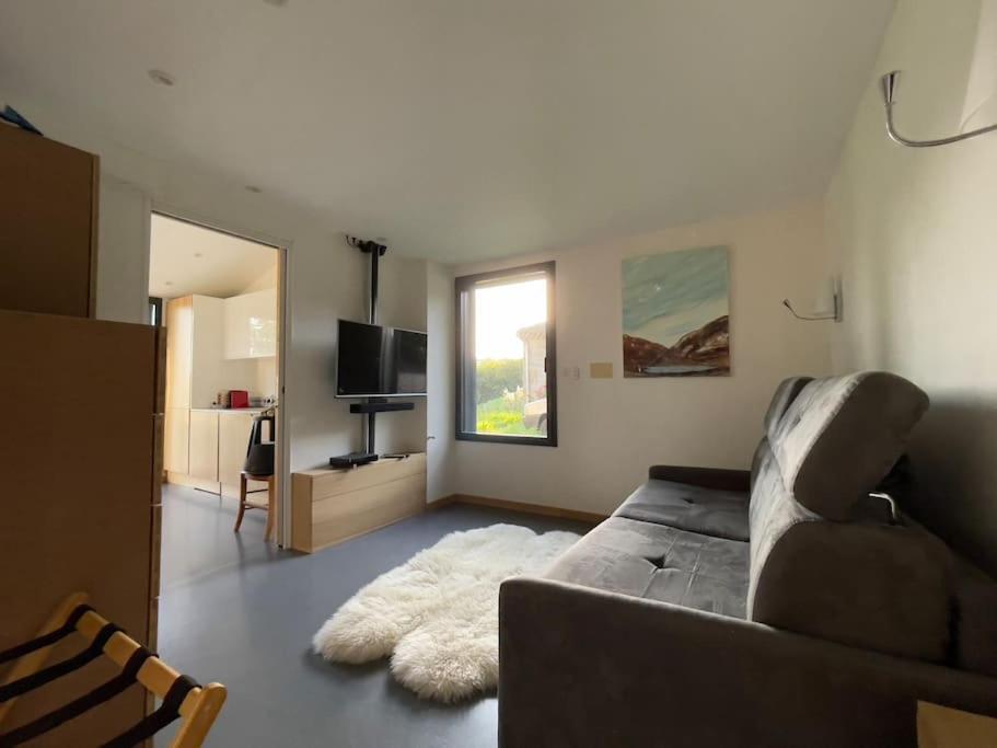 Gite De Charme 5 Etoiles Pour Couple Avec Sauna Et Jacuzzi Exterieurs Privatifs Peaugres Exterior photo