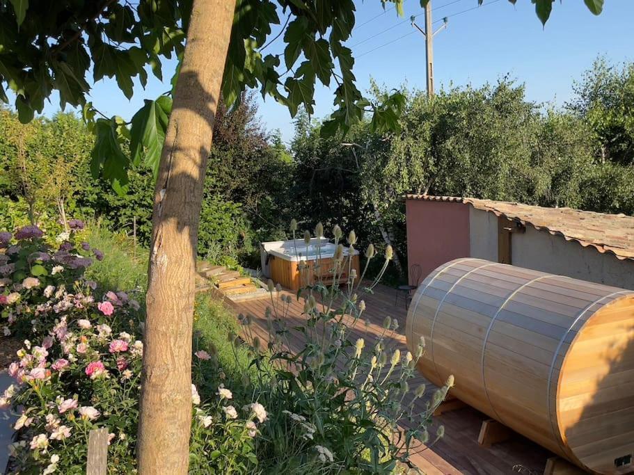 Gite De Charme 5 Etoiles Pour Couple Avec Sauna Et Jacuzzi Exterieurs Privatifs Peaugres Exterior photo