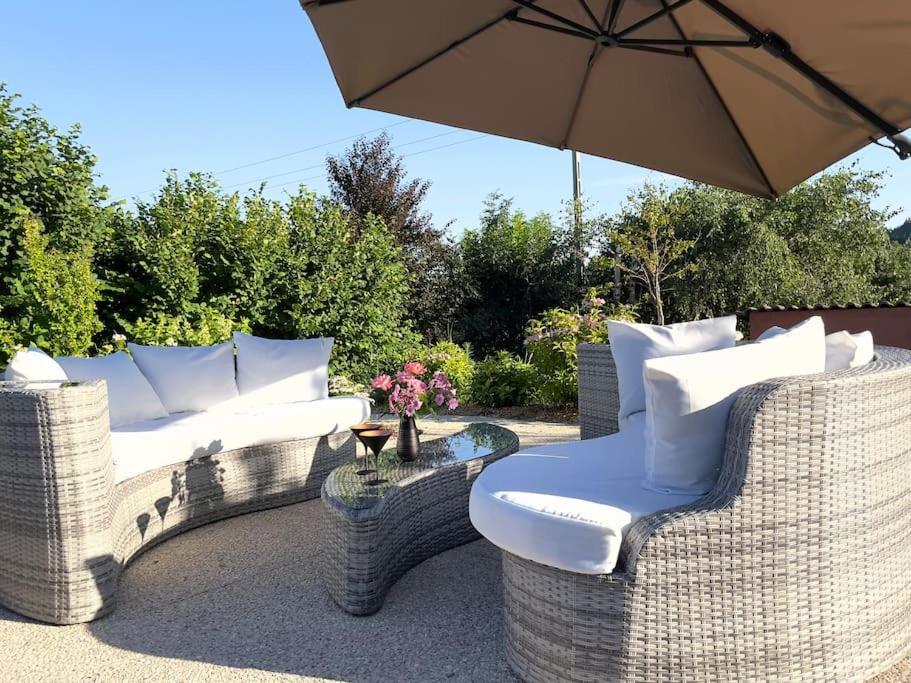 Gite De Charme 5 Etoiles Pour Couple Avec Sauna Et Jacuzzi Exterieurs Privatifs Peaugres Exterior photo